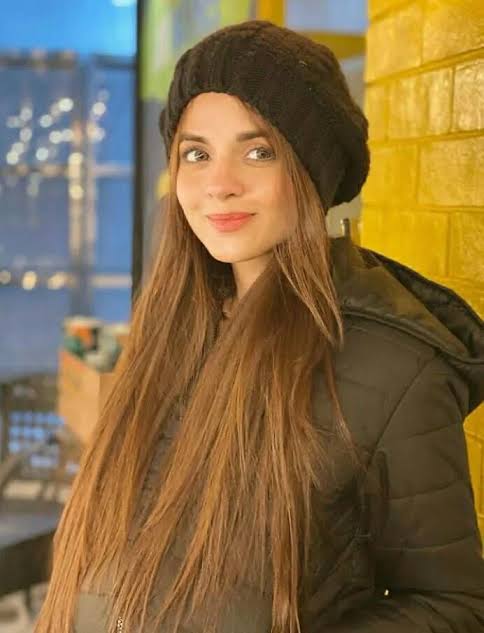 Portrait of Ria, a sample verified Rissme profile